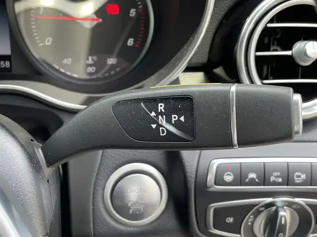 メルセデス・ベンツ ＧＬＣ２２０ d 4マチック クーペ スポーツ 福岡県 2018(平30)年 5.6万km オブシディアンブラック 純正ナビ（AM/FM/BT）/前席パワーシート（メモリ付き）/全席シートヒーター/クルーズコントロール/バックカメラ/アラウンドビューモニター/ヘッドアップディスプレイ/ブラインドスポットアシスト/アテンションアシスト/アクティブブレーキアシスト/パワーバックドア/ステアリングパイロット/デュアルエアコン/ETC/純正フロアマット/純正19インチアルミホイール/プッシュスタート/スマートキー/スペアキー×１/保証書
