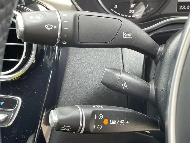 メルセデス・ベンツ ＧＬＣ２２０ d 4マチック クーペ スポーツ 福岡県 2018(平30)年 5.6万km オブシディアンブラック 純正ナビ（AM/FM/BT）/前席パワーシート（メモリ付き）/全席シートヒーター/クルーズコントロール/バックカメラ/アラウンドビューモニター/ヘッドアップディスプレイ/ブラインドスポットアシスト/アテンションアシスト/アクティブブレーキアシスト/パワーバックドア/ステアリングパイロット/デュアルエアコン/ETC/純正フロアマット/純正19インチアルミホイール/プッシュスタート/スマートキー/スペアキー×１/保証書