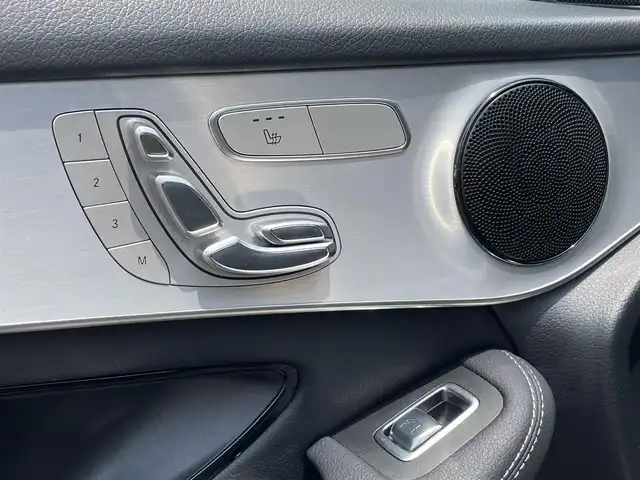 メルセデス・ベンツ ＧＬＣ２２０ d 4マチック クーペ スポーツ 福岡県 2018(平30)年 5.6万km オブシディアンブラック 純正ナビ（AM/FM/BT）/前席パワーシート（メモリ付き）/全席シートヒーター/クルーズコントロール/バックカメラ/アラウンドビューモニター/ヘッドアップディスプレイ/ブラインドスポットアシスト/アテンションアシスト/アクティブブレーキアシスト/パワーバックドア/ステアリングパイロット/デュアルエアコン/ETC/純正フロアマット/純正19インチアルミホイール/プッシュスタート/スマートキー/スペアキー×１/保証書