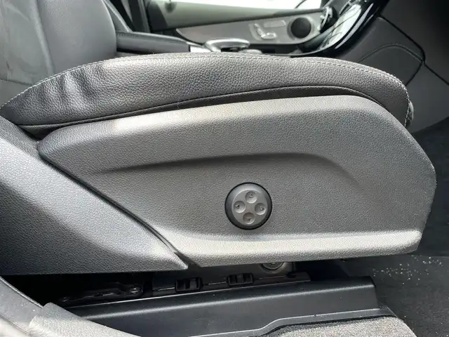 メルセデス・ベンツ ＧＬＣ２２０ d 4マチック クーペ スポーツ 福岡県 2018(平30)年 5.6万km オブシディアンブラック 純正ナビ（AM/FM/BT）/前席パワーシート（メモリ付き）/全席シートヒーター/クルーズコントロール/バックカメラ/アラウンドビューモニター/ヘッドアップディスプレイ/ブラインドスポットアシスト/アテンションアシスト/アクティブブレーキアシスト/パワーバックドア/ステアリングパイロット/デュアルエアコン/ETC/純正フロアマット/純正19インチアルミホイール/プッシュスタート/スマートキー/スペアキー×１/保証書