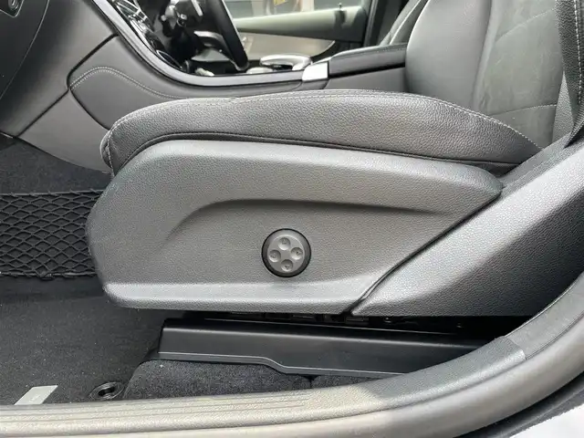 メルセデス・ベンツ ＧＬＣ２２０ d 4マチック クーペ スポーツ 福岡県 2018(平30)年 5.6万km オブシディアンブラック 純正ナビ（AM/FM/BT）/前席パワーシート（メモリ付き）/全席シートヒーター/クルーズコントロール/バックカメラ/アラウンドビューモニター/ヘッドアップディスプレイ/ブラインドスポットアシスト/アテンションアシスト/アクティブブレーキアシスト/パワーバックドア/ステアリングパイロット/デュアルエアコン/ETC/純正フロアマット/純正19インチアルミホイール/プッシュスタート/スマートキー/スペアキー×１/保証書