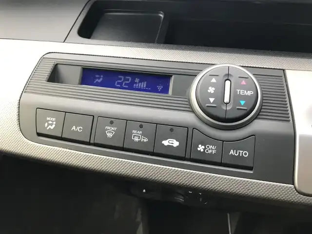 ホンダ フリード ハイブリット ジャストセレクション 栃木県 2015(平27)年 8.3万km ホワイトオーキッドパール 株)IDOMが運営する【じしゃロン小山店】の自社ローン専用車両になります。こちらは現金またはオートローンご利用時の価格です。自社ローンご希望の方は別途その旨お申付け下さい//禁煙車/純正フルセグナビ/（CD/DVD/AM/FMラジオ）/(Bluetooth)/スマートキー/バックカメラ/クルーズコントロール/ＥＴＣ/パワースライドドア/ステアリングリモコン/電動格納ドアミラー/パワーウインドウ/防眩ミラー/オートライト