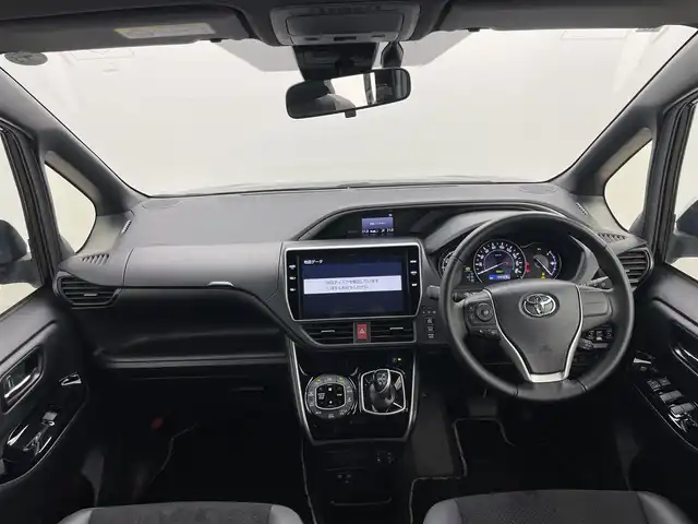 トヨタ ヴォクシー ハイブリッド ZS 煌Ⅲ 岡山県 2021(令3)年 4.5万km ブラック 純正10インチSDナビ/・バックカメラ/・FM/AM/Bluetooth/フルセグ/CD/DVD/トヨタセーフティーセンス/・プリクラッシュセーフティ/・レーンディパーチャーアラート/・クルーズコントロール/・オートマチックハイビーム/・誤発信抑制機能/・コーナーセンサー/ハーフレザーシート/・D/Nシートヒーター/両側パワースライドドア/ETC/純正16インチアルミ/純正フロアマット/リアサンシェード/LEDヘッドライト/スマートキー×2/取扱説明書