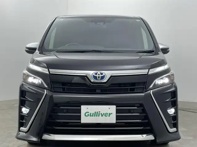 トヨタ ヴォクシー ハイブリッド ZS 煌Ⅲ 岡山県 2021(令3)年 4.5万km ブラック 純正10インチSDナビ/・バックカメラ/・FM/AM/Bluetooth/フルセグ/CD/DVD/トヨタセーフティーセンス/・プリクラッシュセーフティ/・レーンディパーチャーアラート/・クルーズコントロール/・オートマチックハイビーム/・誤発信抑制機能/・コーナーセンサー/ハーフレザーシート/・D/Nシートヒーター/両側パワースライドドア/ETC/純正16インチアルミ/純正フロアマット/リアサンシェード/LEDヘッドライト/スマートキー×2/取扱説明書