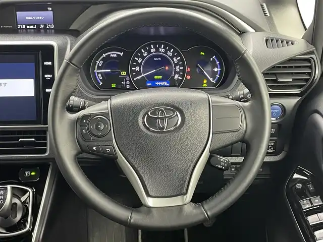 トヨタ ヴォクシー ハイブリッド ZS 煌Ⅲ 岡山県 2021(令3)年 4.5万km ブラック 純正10インチSDナビ/・バックカメラ/・FM/AM/Bluetooth/フルセグ/CD/DVD/トヨタセーフティーセンス/・プリクラッシュセーフティ/・レーンディパーチャーアラート/・クルーズコントロール/・オートマチックハイビーム/・誤発信抑制機能/・コーナーセンサー/ハーフレザーシート/・D/Nシートヒーター/両側パワースライドドア/ETC/純正16インチアルミ/純正フロアマット/リアサンシェード/LEDヘッドライト/スマートキー×2/取扱説明書
