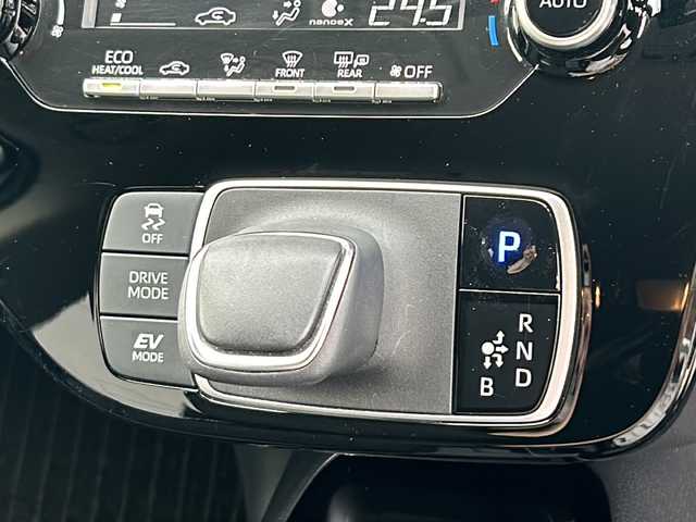 トヨタ アクア G 山口県 2022(令4)年 7.2万km プラチナホワイトパールマイカ T-connectナビ/Bluetoothオーディオ/バックカメラ/Toyota safety sense/・プリクラッシュセーフティ/・レーントレーシングアシスト/・レーダークルーズコントロール/・オートマチックハイビーム/・ロードサインアシスト/プッシュスタート/スマートキー/LEDヘッドライト/オートライト/クリアランスソナー