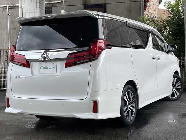 トヨタ アルファード S Cパッケージ 京都府 2018(平30)年 7.7万km ホワイトパールクリスタルシャイン 純正９インチナビ/（NSZT-Y66T）/AM/FM/CD/DVD/Bluetooth/HDMI/バックカメラ/フルセグＴＶ/レーダークルーズコントロール/純正フリップダウンモニター/（12.1インチ）/両側パワースライドドア/パワーリアゲート/三眼ＬＥＤヘッドライト/メモリー付きパワーシート/合皮シート/オットマン/前席シートヒーター/前席ベンチレーション/ステアリングヒーター/ビルトインETC/ドライブレコーダー/AFC（アダプティブフロントライティングシステム）/オートマチックハイビーム/オートライト/前後コーナーセンサー/レーンキープアシスト/ダブルエアバッグ＆サイドエアバッグ/カーテンエアバッグ/衝突被害軽減ブレーキ/純正18インチホイール/純正フロアマット/横滑り防止装置/盗難防止装置/ABS