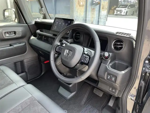 ホンダ Ｎ ＢＯＸ カスタム ターボ 滋賀県 2024(令6)年 0.1万km メテオロイドグレーメタリック 禁煙車/純正9型ナビ/CD/DVD/Bluetooth/フルセグTV/ドラレコ/ETC/バックカメラ/両側パワースライドドア/プッシュスタート/スペアキー/クルーズコントロール/ハーフレザーシート/ホンダセンシング/LEDヘッドライト/オートライト