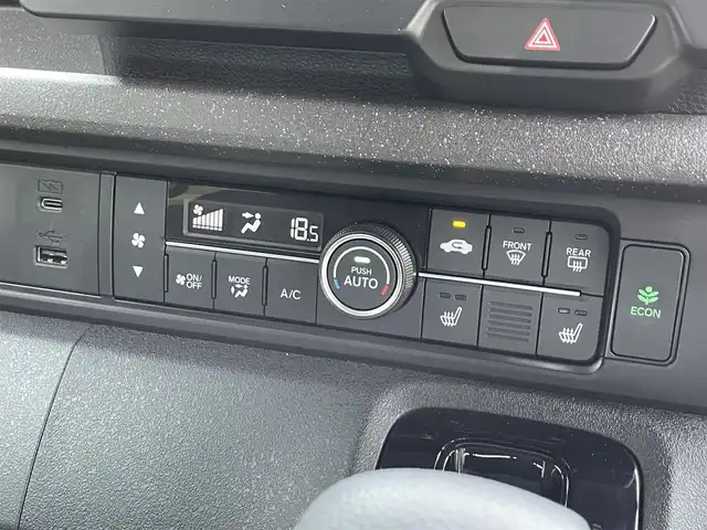 ホンダ Ｎ ＢＯＸ カスタム ターボ 滋賀県 2024(令6)年 0.1万km メテオロイドグレーメタリック 禁煙車/純正9型ナビ/CD/DVD/Bluetooth/フルセグTV/ドラレコ/ETC/バックカメラ/両側パワースライドドア/プッシュスタート/スペアキー/クルーズコントロール/ハーフレザーシート/ホンダセンシング/LEDヘッドライト/オートライト