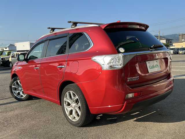 三菱 アウトランダー ＰＨＥＶ G ナビパッケージ 秋田県 2014(平26)年 3.5万km 赤 ４WD/追従機能付きクルーズコントロール/社外スタッドレスタイヤ積み込み/キャリア付き/プラグインハイブリッド/ETC/ペット毛