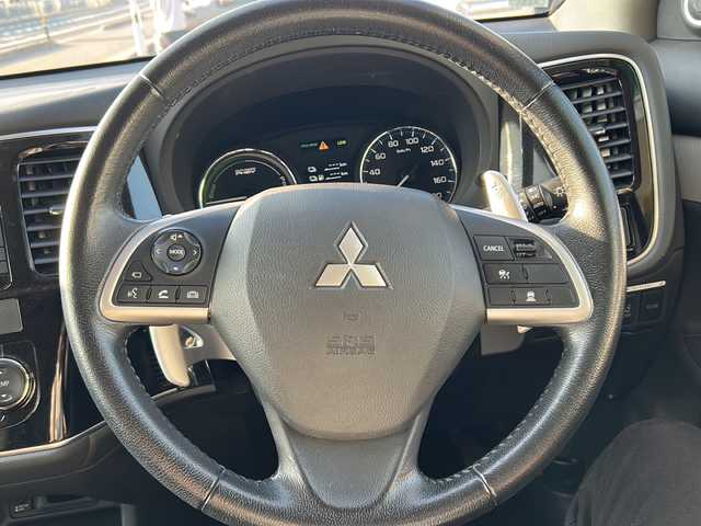 三菱 アウトランダー ＰＨＥＶ G ナビパッケージ 秋田県 2014(平26)年 3.5万km 赤 ４WD/追従機能付きクルーズコントロール/社外スタッドレスタイヤ積み込み/キャリア付き/プラグインハイブリッド/ETC/ペット毛