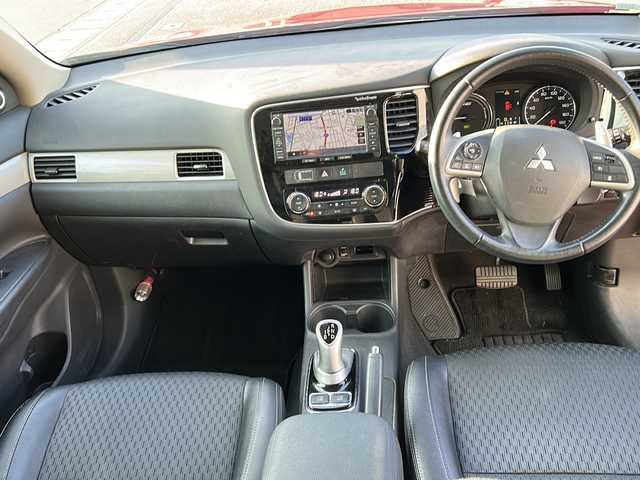 三菱 アウトランダー ＰＨＥＶ G ナビパッケージ 秋田県 2014(平26)年 3.5万km 赤 ４WD/追従機能付きクルーズコントロール/社外スタッドレスタイヤ積み込み/キャリア付き/プラグインハイブリッド/ETC/ペット毛