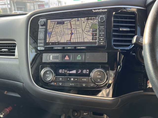 三菱 アウトランダー ＰＨＥＶ G ナビパッケージ 秋田県 2014(平26)年 3.5万km 赤 ４WD/追従機能付きクルーズコントロール/社外スタッドレスタイヤ積み込み/キャリア付き/プラグインハイブリッド/ETC/ペット毛