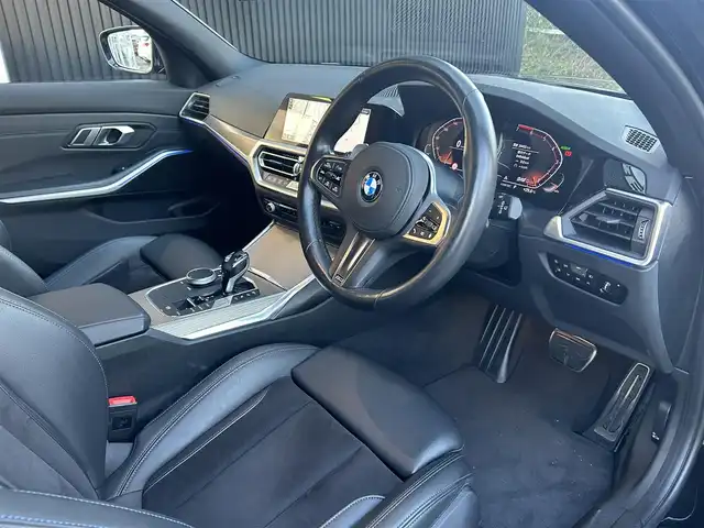 ＢＭＷ ３２０ｉ ツーリング Mスポーツ 福岡県 2020(令2)年 3.5万km サファイアブラックP ワンオーナー/アンビエントライト/純正ナビ/Bluetooth/USB/CarPlay/アダプティブクルーズコントロール/ブラインドスポット/レーンキープ/360°カメラ/パワーシート/メモリーシート/ハンズフリーパワーテールゲート/ワイヤレス充電/純正18インチアルミ/ミラー一体型ETC/ドラレコ/純正フロアマット/LEDヘッドライト/スマートキー