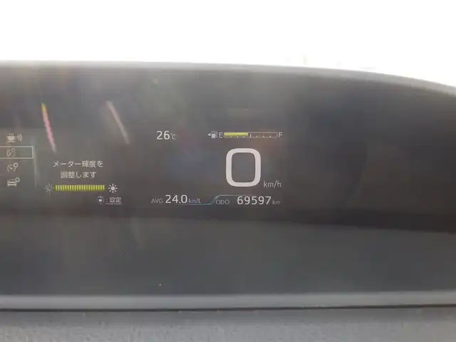 トヨタ プリウス S 千葉県 2019(令1)年 7万km グレーメタリック Toyota Safety Sense/・プリクラッシュセーフティ/・レーンディパーチャーアラート/・オートハイビーム/・レーダークルーズコントロール/社外メモリーナビ/【DVD/CD再生機能　Bluetooth接続】/バックカメラ/ドライブレコーダー/革巻きステアリング/ETC/LEDヘッドライト/ウインカーミラー/社外17インチアルミホイル/サイド/カーテンエアバッグ/スマートキー
