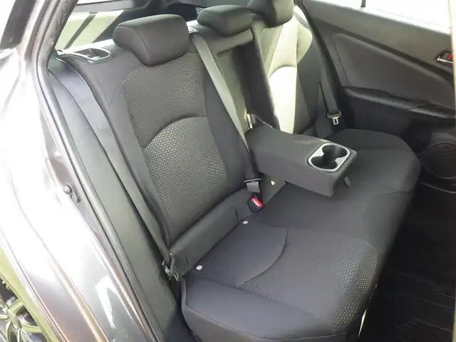 トヨタ プリウス S 千葉県 2019(令1)年 7万km グレーメタリック Toyota Safety Sense/・プリクラッシュセーフティ/・レーンディパーチャーアラート/・オートハイビーム/・レーダークルーズコントロール/社外メモリーナビ/【DVD/CD再生機能　Bluetooth接続】/バックカメラ/ドライブレコーダー/革巻きステアリング/ETC/LEDヘッドライト/ウインカーミラー/社外17インチアルミホイル/サイド/カーテンエアバッグ/スマートキー