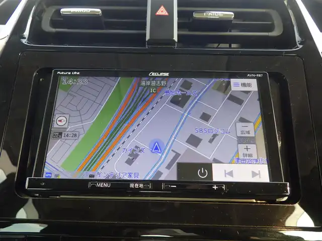 トヨタ プリウス S 千葉県 2019(令1)年 7万km グレーメタリック Toyota Safety Sense/・プリクラッシュセーフティ/・レーンディパーチャーアラート/・オートハイビーム/・レーダークルーズコントロール/社外メモリーナビ/【DVD/CD再生機能　Bluetooth接続】/バックカメラ/ドライブレコーダー/革巻きステアリング/ETC/LEDヘッドライト/ウインカーミラー/社外17インチアルミホイル/サイド/カーテンエアバッグ/スマートキー