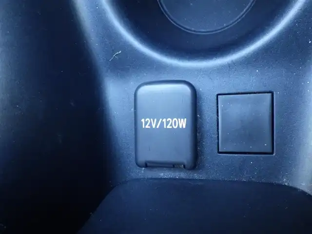 トヨタ プリウス S 千葉県 2019(令1)年 7万km グレーメタリック Toyota Safety Sense/・プリクラッシュセーフティ/・レーンディパーチャーアラート/・オートハイビーム/・レーダークルーズコントロール/社外メモリーナビ/【DVD/CD再生機能　Bluetooth接続】/バックカメラ/ドライブレコーダー/革巻きステアリング/ETC/LEDヘッドライト/ウインカーミラー/社外17インチアルミホイル/サイド/カーテンエアバッグ/スマートキー