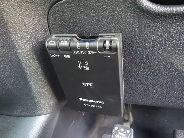 トヨタ プリウス S 千葉県 2019(令1)年 7万km グレーメタリック Toyota Safety Sense/・プリクラッシュセーフティ/・レーンディパーチャーアラート/・オートハイビーム/・レーダークルーズコントロール/社外メモリーナビ/【DVD/CD再生機能　Bluetooth接続】/バックカメラ/ドライブレコーダー/革巻きステアリング/ETC/LEDヘッドライト/ウインカーミラー/社外17インチアルミホイル/サイド/カーテンエアバッグ/スマートキー