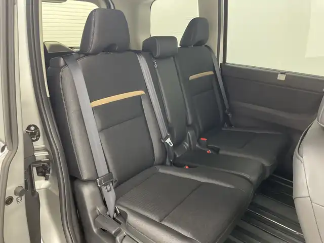 日産 セレナ e－パワー ハイウェイスター V 群馬県 2025(令7)年 0.1千km ブリリアントシルバー 登録済未使用車　純正１２．３型ナビ　アダプティブクルーズコントロール　全周囲カメラ　レーンキープアシスト　衝突被害軽減ブレーキ　ＥＴＣ２．０　コーナーセンサー　両側パワースライドドア　ＬＥＤライト