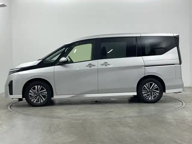 日産 セレナ e－パワー ハイウェイスター V 群馬県 2025(令7)年 0.1千km ブリリアントシルバー 登録済未使用車　純正１２．３型ナビ　アダプティブクルーズコントロール　全周囲カメラ　レーンキープアシスト　衝突被害軽減ブレーキ　ＥＴＣ２．０　コーナーセンサー　両側パワースライドドア　ＬＥＤライト