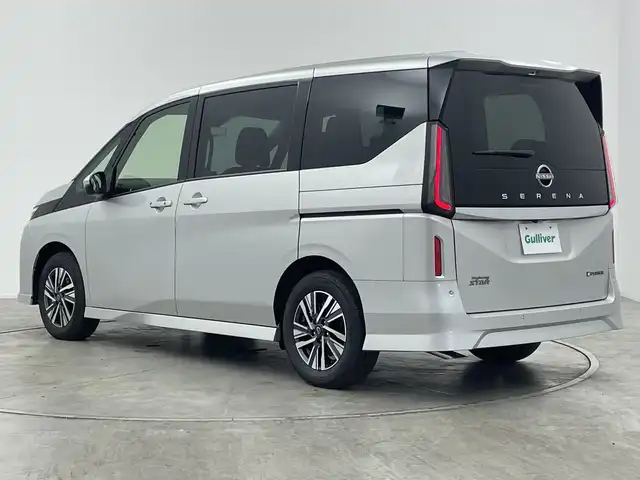 日産 セレナ e－パワー ハイウェイスター V 群馬県 2025(令7)年 0.1千km ブリリアントシルバー 登録済未使用車　純正１２．３型ナビ　アダプティブクルーズコントロール　全周囲カメラ　レーンキープアシスト　衝突被害軽減ブレーキ　ＥＴＣ２．０　コーナーセンサー　両側パワースライドドア　ＬＥＤライト