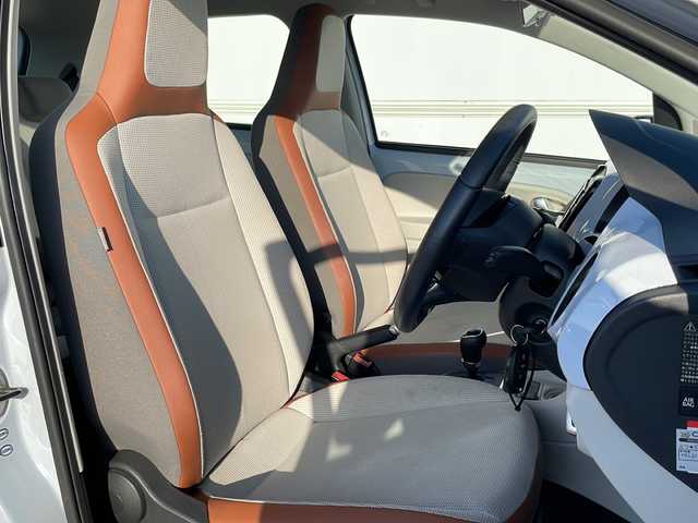 フォルクスワーゲン アップ！ ハイアップ！ 岩手県 2013(平25)年 6.6万km 白 衝突被害軽減機能　ナビ　Ｂｌｕｅｔｏｏｔｈ　ＣＤ／ＤＶＤ再生　フルセグ　ＥＴＣ　フロアマット　前席シートヒーター　純正１５インチアルミホイール　前後フォグランプ　ＬＥＤヘッドライト　リモコンキー