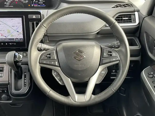 スズキ ソリオ バンディット HV MV 道央・札幌 2023(令5)年 8.3万km キャラバンアイボリーパールM / ガンメタリック2トーン ・4WD/・純正９インチナビ/(フルセグ/AM/FM/CD/DVD/BT)/・全方位カメラ/・衝突軽減ブレーキ/・純正ドライブレコーダー/・両側パワースライドドア/・D席/N席シートヒーター/・冬タイヤ　15インチ積込/・純正　15インチAW/・純正フロアマット/・アイドリングストップ/・クルーズコントロール（追従走行有）/・リアコーナーセンサー/・レーンキープアシスト/・LEDヘッドライ/・オートライト/・フォグランプ/・ポップアップディスプレイ/・盗難防止装置/・ABS/・横滑り防止装置/・スマートキー/・プッシュスタート/・スペアキー/・USB充電typeAtypeC/・後席サーキュレーター