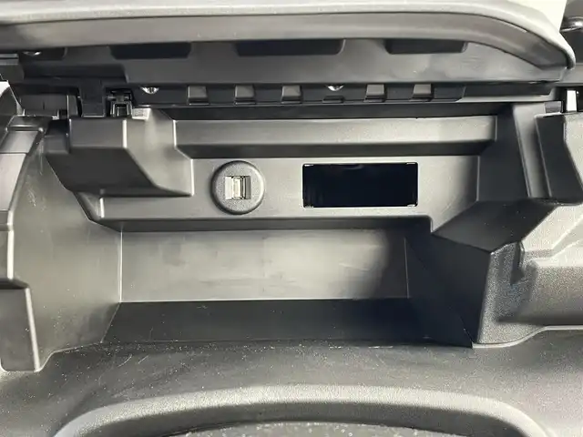 スズキ ソリオ バンディット HV MV 道央・札幌 2023(令5)年 8.3万km キャラバンアイボリーパールM / ガンメタリック2トーン ・4WD/・純正９インチナビ/(フルセグ/AM/FM/CD/DVD/BT)/・全方位カメラ/・衝突軽減ブレーキ/・純正ドライブレコーダー/・両側パワースライドドア/・D席/N席シートヒーター/・冬タイヤ　15インチ積込/・純正　15インチAW/・純正フロアマット/・アイドリングストップ/・クルーズコントロール（追従走行有）/・リアコーナーセンサー/・レーンキープアシスト/・LEDヘッドライ/・オートライト/・フォグランプ/・ポップアップディスプレイ/・盗難防止装置/・ABS/・横滑り防止装置/・スマートキー/・プッシュスタート/・スペアキー/・USB充電typeAtypeC/・後席サーキュレーター