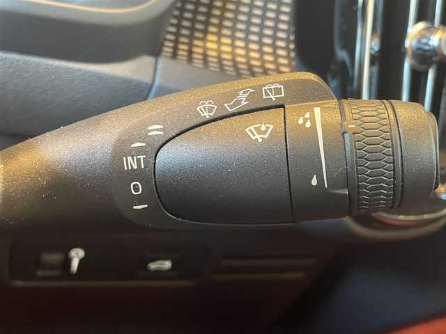 ボルボ ＸＣ４０ T4 AWD Rデザイン 高知県 2020(令2)年 4.9万km 白 ワンオーナー/純正HDDナビ/【BT/フルセグTV/Applecarplay】/ハーマンカードンスピーカー/全方位/フロント/両サイド/バックカメラ/純正ドライブレコーダー/クルーズコントロール(追従走行有り)/衝突被害軽減ブレーキ(プリクラッシュセーフティ：PCS)/パーキングサポートブレーキ/車線逸脱警報/車線逸脱制御/ブラインドスポットモニター(後側方車両検知警報：BSM)/ロードサインアシスト(標識読み取りディスプレイ：RSA)/横滑り防止/ルーフレール/ハーフレザーシート/ステアリングヒーター/シートヒーター【全席】/パワーシート(メモリ機能有り)/コーナー、バックセンサー/パワーバックドア/オートホールド/オートワイパー/オートライト/純正LEDライト/スマートキー/プッシュスタート/置くだけ充電/アイドリングストップ/純正アルミホイール 19インチ/フロアマット/スペアキー×1【スマートキー】/新車時整備手帳（保証書）/取扱説明書/記録簿有