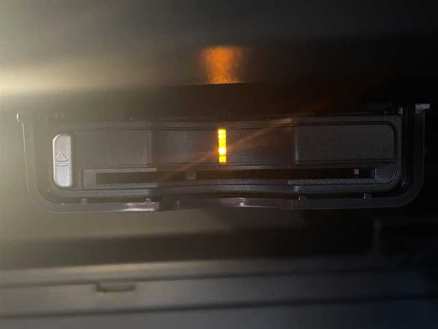 ボルボ ＸＣ４０ T4 AWD Rデザイン 高知県 2020(令2)年 4.9万km 白 ワンオーナー/純正HDDナビ/【BT/フルセグTV/Applecarplay】/ハーマンカードンスピーカー/全方位/フロント/両サイド/バックカメラ/純正ドライブレコーダー/クルーズコントロール(追従走行有り)/衝突被害軽減ブレーキ(プリクラッシュセーフティ：PCS)/パーキングサポートブレーキ/車線逸脱警報/車線逸脱制御/ブラインドスポットモニター(後側方車両検知警報：BSM)/ロードサインアシスト(標識読み取りディスプレイ：RSA)/横滑り防止/ルーフレール/ハーフレザーシート/ステアリングヒーター/シートヒーター【全席】/パワーシート(メモリ機能有り)/コーナー、バックセンサー/パワーバックドア/オートホールド/オートワイパー/オートライト/純正LEDライト/スマートキー/プッシュスタート/置くだけ充電/アイドリングストップ/純正アルミホイール 19インチ/フロアマット/スペアキー×1【スマートキー】/新車時整備手帳（保証書）/取扱説明書/記録簿有