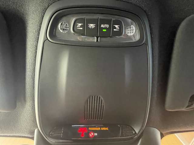 ボルボ ＸＣ４０ T4 AWD Rデザイン 高知県 2020(令2)年 4.9万km 白 ワンオーナー/純正HDDナビ/【BT/フルセグTV/Applecarplay】/ハーマンカードンスピーカー/全方位/フロント/両サイド/バックカメラ/純正ドライブレコーダー/クルーズコントロール(追従走行有り)/衝突被害軽減ブレーキ(プリクラッシュセーフティ：PCS)/パーキングサポートブレーキ/車線逸脱警報/車線逸脱制御/ブラインドスポットモニター(後側方車両検知警報：BSM)/ロードサインアシスト(標識読み取りディスプレイ：RSA)/横滑り防止/ルーフレール/ハーフレザーシート/ステアリングヒーター/シートヒーター【全席】/パワーシート(メモリ機能有り)/コーナー、バックセンサー/パワーバックドア/オートホールド/オートワイパー/オートライト/純正LEDライト/スマートキー/プッシュスタート/置くだけ充電/アイドリングストップ/純正アルミホイール 19インチ/フロアマット/スペアキー×1【スマートキー】/新車時整備手帳（保証書）/取扱説明書/記録簿有