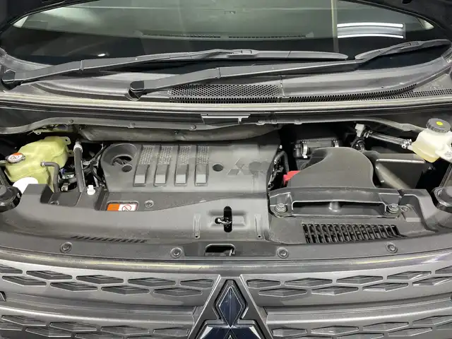 三菱 デリカＤ：５ ジャスパー 神奈川県 2023(令5)年 1.8万km ブラックダイヤモンド/グラファイトグレーメタリック 4WD/純正10.1インチSDナビ/AM　FM　フルセグ　DVD　CD　SD　MSV　USB　Bluetooth/マルチアラウンドモニター/両側パワースライドドア/e-Assist/ACC/専用ハーフレザーシート（合皮）/前席シートヒーター/運転席パワーシート/革巻きステアリング/ステアリングヒーター/ステアリングリモコン/AC100V電源/純正フロアマット/パワーバックドア/バーチャルマルチLEDヘッドライト/フォグランプ/専用18インチアルミホイール/ドアバイザー/衝突被害軽減ブレーキシステム/車線逸脱警報システム/オートマチックハイビーム/誤発進抑制機能（前進時）/スマートキー×2/専用フロントグリル/専用ポジションランプガーニッシュ/専用デカール