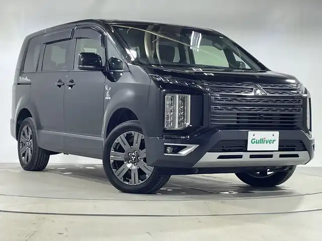 三菱 デリカＤ：５ ジャスパー 神奈川県 2023(令5)年 1.8万km ブラックダイヤモンド/グラファイトグレーメタリック 4WD/純正10.1インチSDナビ/AM　FM　フルセグ　DVD　CD　SD　MSV　USB　Bluetooth/マルチアラウンドモニター/両側パワースライドドア/e-Assist/ACC/専用ハーフレザーシート（合皮）/前席シートヒーター/運転席パワーシート/革巻きステアリング/ステアリングヒーター/ステアリングリモコン/AC100V電源/純正フロアマット/パワーバックドア/バーチャルマルチLEDヘッドライト/フォグランプ/専用18インチアルミホイール/ドアバイザー/衝突被害軽減ブレーキシステム/車線逸脱警報システム/オートマチックハイビーム/誤発進抑制機能（前進時）/スマートキー×2/専用フロントグリル/専用ポジションランプガーニッシュ/専用デカール