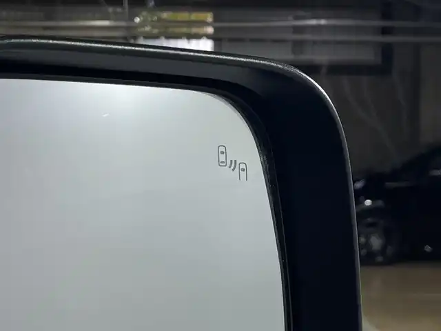 三菱 デリカＤ：５ ジャスパー 神奈川県 2023(令5)年 1.8万km ブラックダイヤモンド/グラファイトグレーメタリック 4WD/純正10.1インチSDナビ/AM　FM　フルセグ　DVD　CD　SD　MSV　USB　Bluetooth/マルチアラウンドモニター/両側パワースライドドア/e-Assist/ACC/専用ハーフレザーシート（合皮）/前席シートヒーター/運転席パワーシート/革巻きステアリング/ステアリングヒーター/ステアリングリモコン/AC100V電源/純正フロアマット/パワーバックドア/バーチャルマルチLEDヘッドライト/フォグランプ/専用18インチアルミホイール/ドアバイザー/衝突被害軽減ブレーキシステム/車線逸脱警報システム/オートマチックハイビーム/誤発進抑制機能（前進時）/スマートキー×2/専用フロントグリル/専用ポジションランプガーニッシュ/専用デカール