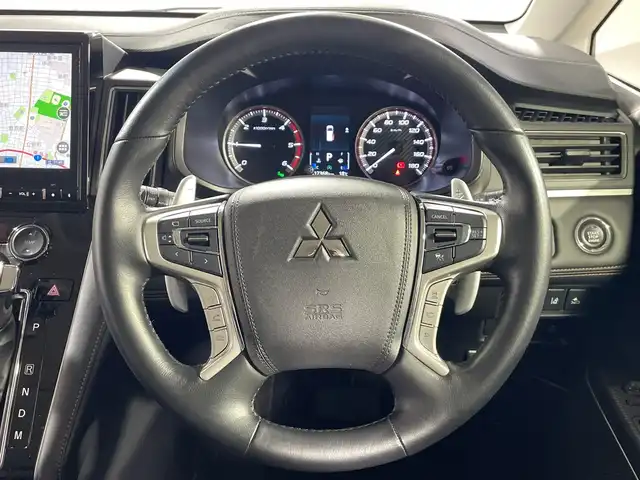 三菱 デリカＤ：５ ジャスパー 神奈川県 2023(令5)年 1.8万km ブラックダイヤモンド/グラファイトグレーメタリック 4WD/純正10.1インチSDナビ/AM　FM　フルセグ　DVD　CD　SD　MSV　USB　Bluetooth/マルチアラウンドモニター/両側パワースライドドア/e-Assist/ACC/専用ハーフレザーシート（合皮）/前席シートヒーター/運転席パワーシート/革巻きステアリング/ステアリングヒーター/ステアリングリモコン/AC100V電源/純正フロアマット/パワーバックドア/バーチャルマルチLEDヘッドライト/フォグランプ/専用18インチアルミホイール/ドアバイザー/衝突被害軽減ブレーキシステム/車線逸脱警報システム/オートマチックハイビーム/誤発進抑制機能（前進時）/スマートキー×2/専用フロントグリル/専用ポジションランプガーニッシュ/専用デカール