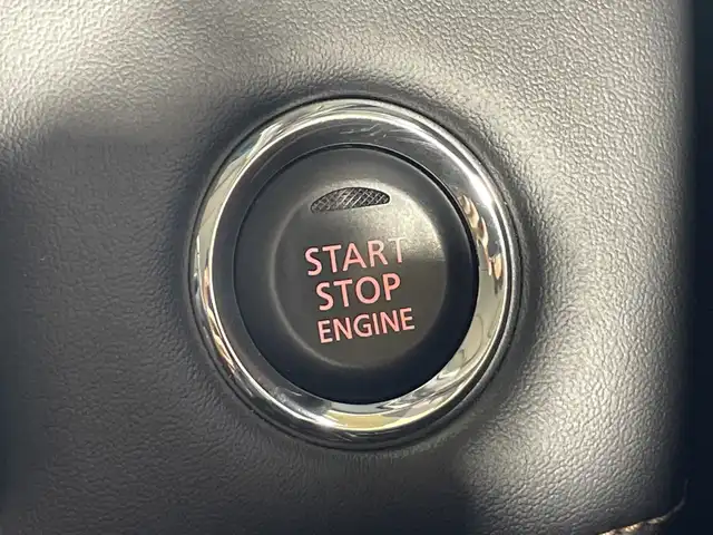 三菱 デリカＤ：５ ジャスパー 神奈川県 2023(令5)年 1.8万km ブラックダイヤモンド/グラファイトグレーメタリック 4WD/純正10.1インチSDナビ/AM　FM　フルセグ　DVD　CD　SD　MSV　USB　Bluetooth/マルチアラウンドモニター/両側パワースライドドア/e-Assist/ACC/専用ハーフレザーシート（合皮）/前席シートヒーター/運転席パワーシート/革巻きステアリング/ステアリングヒーター/ステアリングリモコン/AC100V電源/純正フロアマット/パワーバックドア/バーチャルマルチLEDヘッドライト/フォグランプ/専用18インチアルミホイール/ドアバイザー/衝突被害軽減ブレーキシステム/車線逸脱警報システム/オートマチックハイビーム/誤発進抑制機能（前進時）/スマートキー×2/専用フロントグリル/専用ポジションランプガーニッシュ/専用デカール