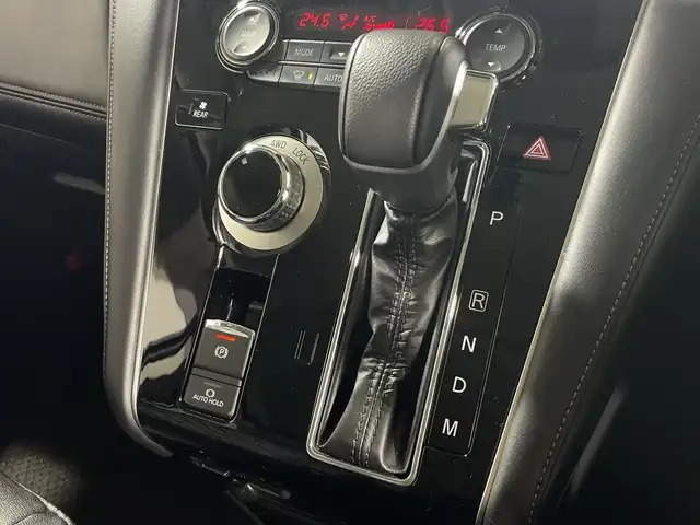 三菱 デリカＤ：５ ジャスパー 神奈川県 2023(令5)年 1.8万km ブラックダイヤモンド/グラファイトグレーメタリック 4WD/純正10.1インチSDナビ/AM　FM　フルセグ　DVD　CD　SD　MSV　USB　Bluetooth/マルチアラウンドモニター/両側パワースライドドア/e-Assist/ACC/専用ハーフレザーシート（合皮）/前席シートヒーター/運転席パワーシート/革巻きステアリング/ステアリングヒーター/ステアリングリモコン/AC100V電源/純正フロアマット/パワーバックドア/バーチャルマルチLEDヘッドライト/フォグランプ/専用18インチアルミホイール/ドアバイザー/衝突被害軽減ブレーキシステム/車線逸脱警報システム/オートマチックハイビーム/誤発進抑制機能（前進時）/スマートキー×2/専用フロントグリル/専用ポジションランプガーニッシュ/専用デカール