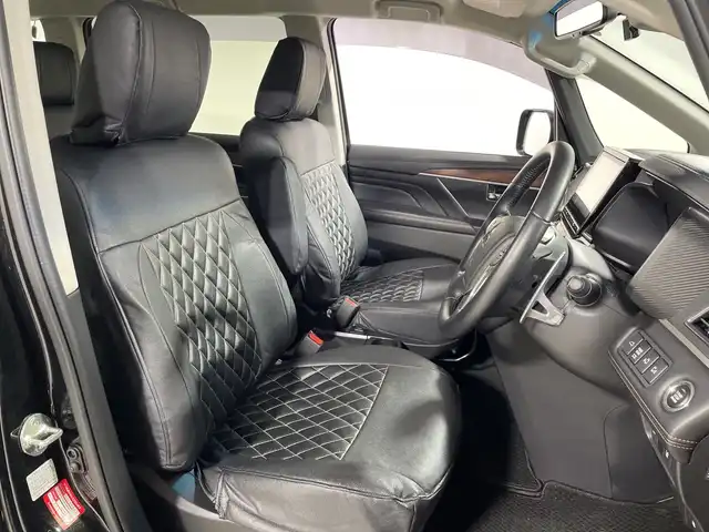 三菱 デリカＤ：５ ジャスパー 神奈川県 2023(令5)年 1.8万km ブラックダイヤモンド/グラファイトグレーメタリック 4WD/純正10.1インチSDナビ/AM　FM　フルセグ　DVD　CD　SD　MSV　USB　Bluetooth/マルチアラウンドモニター/両側パワースライドドア/e-Assist/ACC/専用ハーフレザーシート（合皮）/前席シートヒーター/運転席パワーシート/革巻きステアリング/ステアリングヒーター/ステアリングリモコン/AC100V電源/純正フロアマット/パワーバックドア/バーチャルマルチLEDヘッドライト/フォグランプ/専用18インチアルミホイール/ドアバイザー/衝突被害軽減ブレーキシステム/車線逸脱警報システム/オートマチックハイビーム/誤発進抑制機能（前進時）/スマートキー×2/専用フロントグリル/専用ポジションランプガーニッシュ/専用デカール