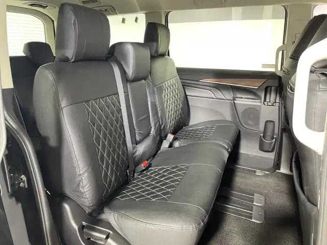 三菱 デリカＤ：５ ジャスパー 神奈川県 2023(令5)年 1.8万km ブラックダイヤモンド/グラファイトグレーメタリック 4WD/純正10.1インチSDナビ/AM　FM　フルセグ　DVD　CD　SD　MSV　USB　Bluetooth/マルチアラウンドモニター/両側パワースライドドア/e-Assist/ACC/専用ハーフレザーシート（合皮）/前席シートヒーター/運転席パワーシート/革巻きステアリング/ステアリングヒーター/ステアリングリモコン/AC100V電源/純正フロアマット/パワーバックドア/バーチャルマルチLEDヘッドライト/フォグランプ/専用18インチアルミホイール/ドアバイザー/衝突被害軽減ブレーキシステム/車線逸脱警報システム/オートマチックハイビーム/誤発進抑制機能（前進時）/スマートキー×2/専用フロントグリル/専用ポジションランプガーニッシュ/専用デカール