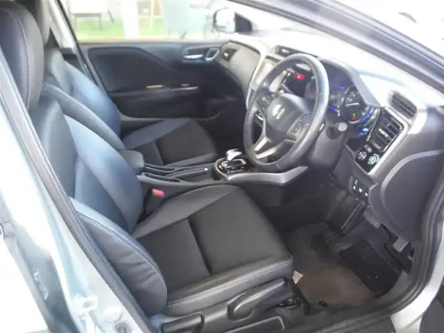 ホンダ グレイス ハイブリッド EX 東京都 2015(平27)年 7.3万km グレー ワンオーナー車/保証書あり/純正ナビ・TV/　BLUETOOTH・HDMI/　バックカメラ・ビルトインETC/ドライブレコーダー/ハーフレザーシート/　前席シートヒーター/あんしんパッケージ/パドルシフト/　クルーズコントロール/モデューロサイドスポイラー/LEDヘッドライト/電動コーナーポール/イルミスカッフプレート/スマートキー×2個