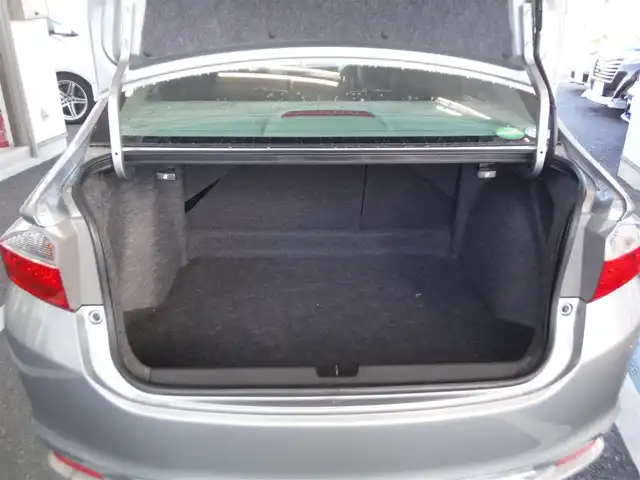 ホンダ グレイス ハイブリッド EX 東京都 2015(平27)年 7.3万km グレー ワンオーナー車/保証書あり/純正ナビ・TV/　BLUETOOTH・HDMI/　バックカメラ・ビルトインETC/ドライブレコーダー/ハーフレザーシート/　前席シートヒーター/あんしんパッケージ/パドルシフト/　クルーズコントロール/モデューロサイドスポイラー/LEDヘッドライト/電動コーナーポール/イルミスカッフプレート/スマートキー×2個