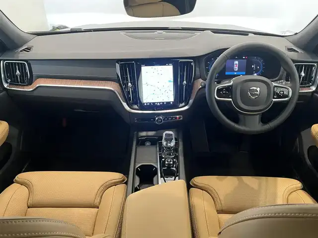 ボルボ Ｖ６０ アルティメット B4 岐阜県 2022(令4)年 0.5万km ゴールド リアシートヒーター/ステアリングホイールヒーター/ネットポケット（トンネルコンソール）/全車速追従機能ACC(アダプティブクルーズコントロール)/パイロット・アシスト（車線維持支援機能）/360度ビューカメラ/harman/kardon/ヘッドアップディスプレイ/ベンチレーション機能/電動リアゲート