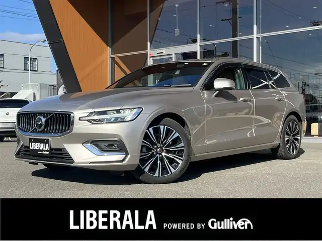 ボルボ Ｖ６０ アルティメット B4 岐阜県 2022(令4)年 0.5万km ゴールド リアシートヒーター/ステアリングホイールヒーター/ネットポケット（トンネルコンソール）/全車速追従機能ACC(アダプティブクルーズコントロール)/パイロット・アシスト（車線維持支援機能）/360度ビューカメラ/harman/kardon/ヘッドアップディスプレイ/ベンチレーション機能/電動リアゲート