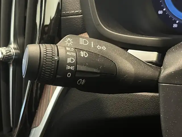 ボルボ Ｖ６０ アルティメット B4 岐阜県 2022(令4)年 0.5万km ゴールド リアシートヒーター/ステアリングホイールヒーター/ネットポケット（トンネルコンソール）/全車速追従機能ACC(アダプティブクルーズコントロール)/パイロット・アシスト（車線維持支援機能）/360度ビューカメラ/harman/kardon/ヘッドアップディスプレイ/ベンチレーション機能/電動リアゲート