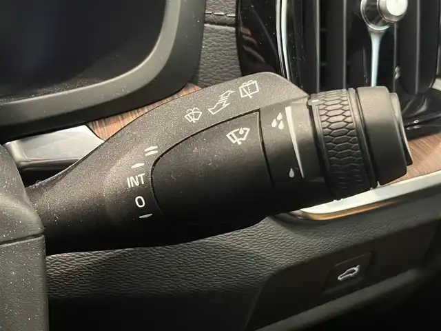 ボルボ Ｖ６０ アルティメット B4 岐阜県 2022(令4)年 0.5万km ゴールド リアシートヒーター/ステアリングホイールヒーター/ネットポケット（トンネルコンソール）/全車速追従機能ACC(アダプティブクルーズコントロール)/パイロット・アシスト（車線維持支援機能）/360度ビューカメラ/harman/kardon/ヘッドアップディスプレイ/ベンチレーション機能/電動リアゲート