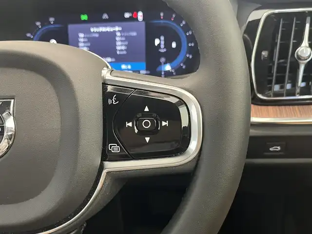 ボルボ Ｖ６０ アルティメット B4 岐阜県 2022(令4)年 0.5万km ゴールド リアシートヒーター/ステアリングホイールヒーター/ネットポケット（トンネルコンソール）/全車速追従機能ACC(アダプティブクルーズコントロール)/パイロット・アシスト（車線維持支援機能）/360度ビューカメラ/harman/kardon/ヘッドアップディスプレイ/ベンチレーション機能/電動リアゲート