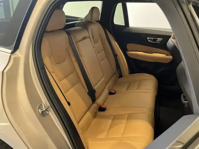 ボルボ Ｖ６０ アルティメット B4 岐阜県 2022(令4)年 0.5万km ゴールド リアシートヒーター/ステアリングホイールヒーター/ネットポケット（トンネルコンソール）/全車速追従機能ACC(アダプティブクルーズコントロール)/パイロット・アシスト（車線維持支援機能）/360度ビューカメラ/harman/kardon/ヘッドアップディスプレイ/ベンチレーション機能/電動リアゲート