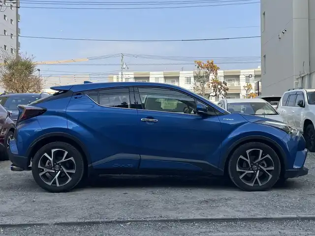 トヨタ Ｃ－ＨＲ G 東京都 2017(平29)年 3.2万km コバルトブルーメタリック 純正メモリナビ(NSZT-Y66T)/　(フルセグTV/Bluetooth/SD/DVD)/バックカメラ/ビルトインETC2.0/前後ドライブレコーダー/ブラックレザーシート/前席シートヒーター/TOYOTA Safety Sense P/・レーダークルーズ コントロール/・プリクラッシュセーフティ/・レーンディパーチャーアラート/・先行車発進告知機能/・オートマチックハイビーム/ブラインドスポットモニター/クリアランスソナー/横滑り防止機能/純正18インチアルミホイール/純正LEDヘッドライト/スマートキー/純正フロアマット/カーテンエアバック/スペアキー1本/保証書/取扱説明書