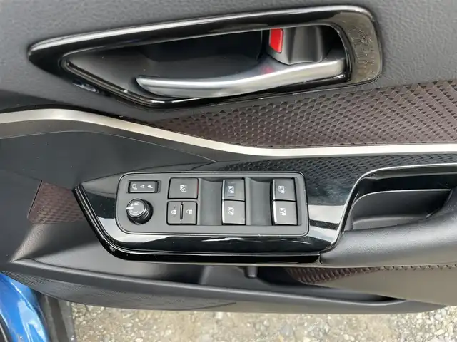 トヨタ Ｃ－ＨＲ G 東京都 2017(平29)年 3.2万km コバルトブルーメタリック 純正メモリナビ(NSZT-Y66T)/　(フルセグTV/Bluetooth/SD/DVD)/バックカメラ/ビルトインETC2.0/前後ドライブレコーダー/ブラックレザーシート/前席シートヒーター/TOYOTA Safety Sense P/・レーダークルーズ コントロール/・プリクラッシュセーフティ/・レーンディパーチャーアラート/・先行車発進告知機能/・オートマチックハイビーム/ブラインドスポットモニター/クリアランスソナー/横滑り防止機能/純正18インチアルミホイール/純正LEDヘッドライト/スマートキー/純正フロアマット/カーテンエアバック/スペアキー1本/保証書/取扱説明書